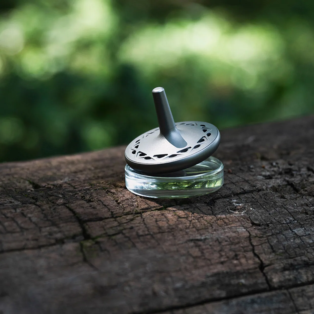 Zephyra: Scent-Diffusing Spinning Top